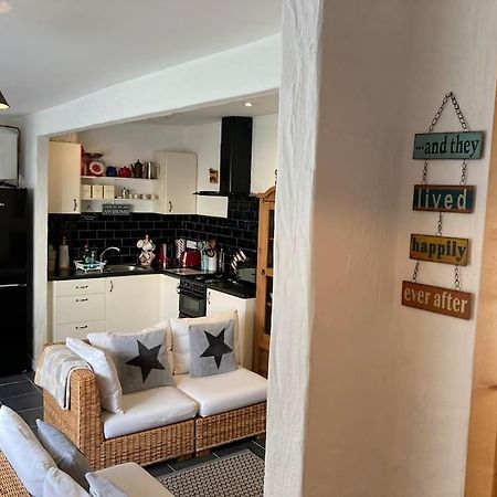 The Potters Cottage Клифден Экстерьер фото